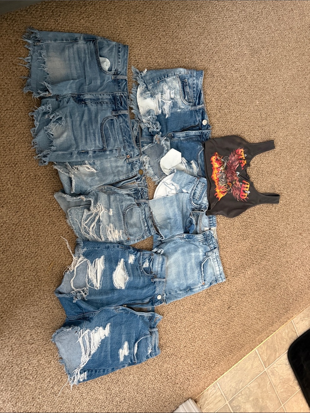 Distressed Denim Shorts Bundle with Graphic Crop Tank - size 8 American Eagle